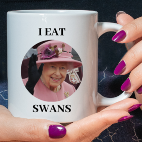 Queen Elizabeth I EAT SWANS Meme Mug